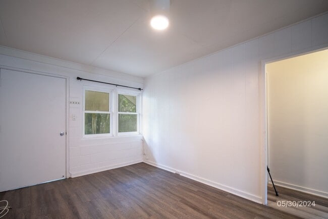 Building Photo - 2bd / 1ba / 1 assigned parking Condo in Co...