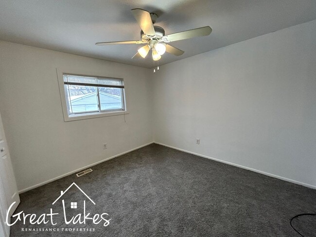 Building Photo - Charming 3 Bedroom 1.5 Bathroom now available for rent