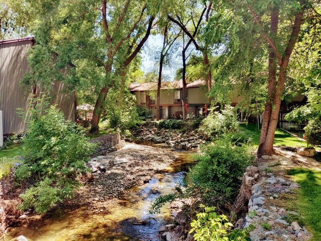 Building Photo - 2 BR/1BA | Newly Renovated Unit | | Fenced Backyard | Covered Carpot Parking