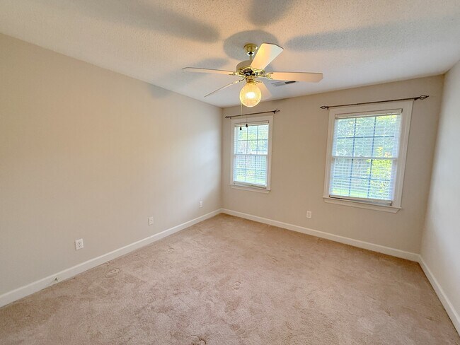 Building Photo - 238 Pebble Brook Dr