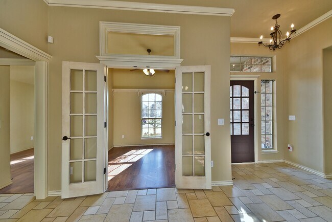 Building Photo - Amazing Home - 3 bed 2 bath - Edmond Schools