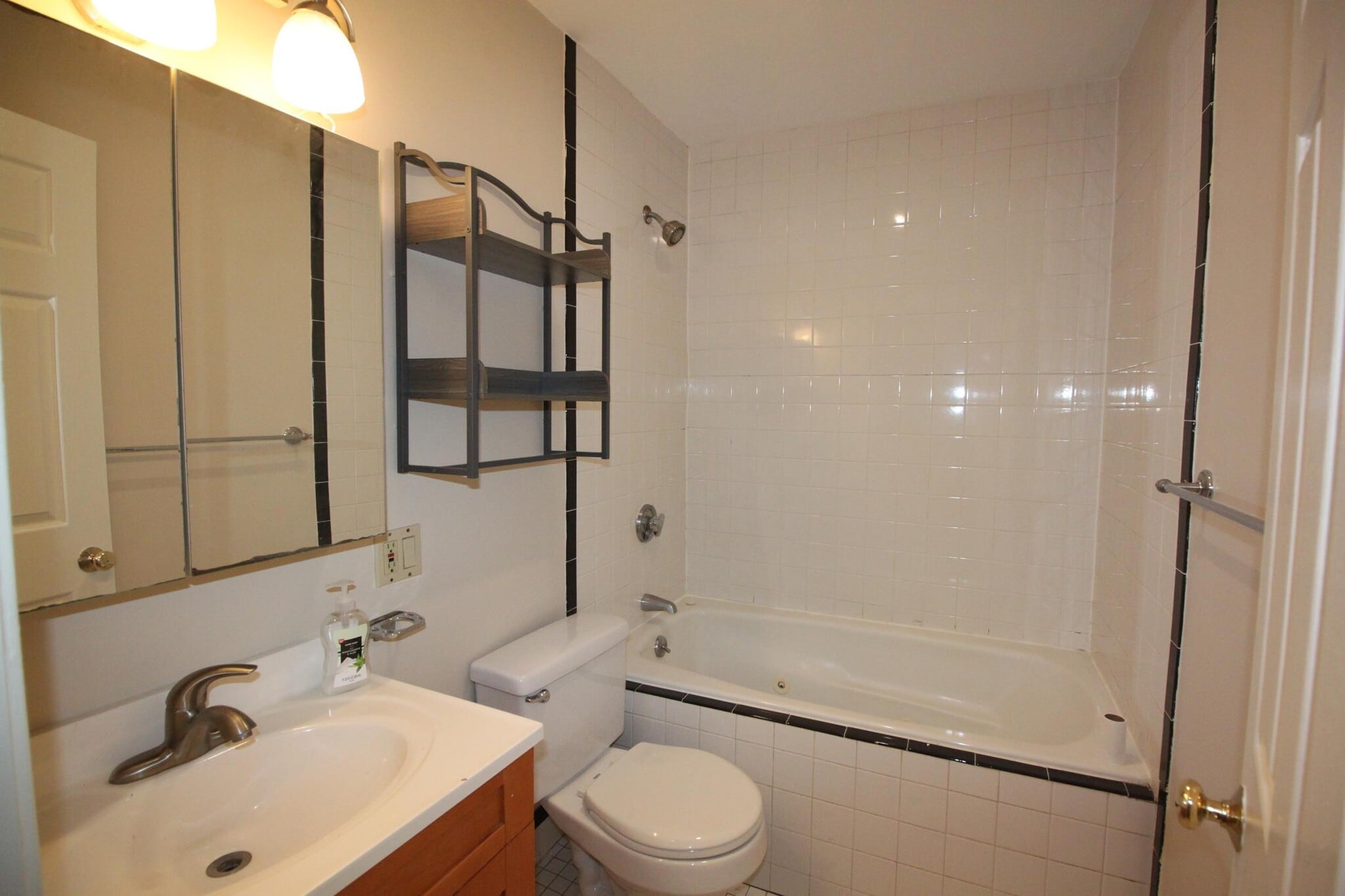 Building Photo - 11 Worcester St