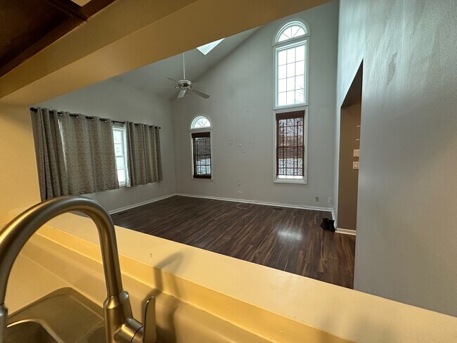 Building Photo - 386 Waterford Ct