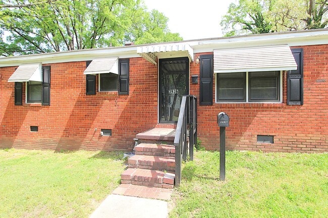 Building Photo - Cozy Remodeled Bungalow