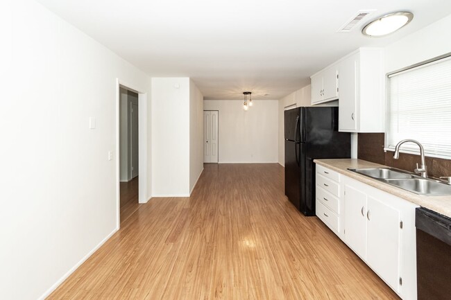 Building Photo - 1521 Juniper St