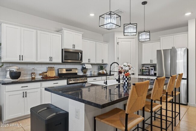 Building Photo - 36810 N Camarillo Dr