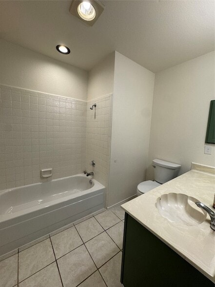 Building Photo - 503 Rose Dr