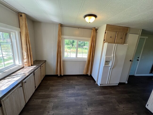 Building Photo - Semi-Rural 2 Bedroom 1 Bath Updated Mobile Home w/ Amenities