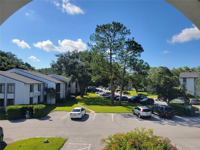 Building Photo - 1308 Pine Ridge Cir E