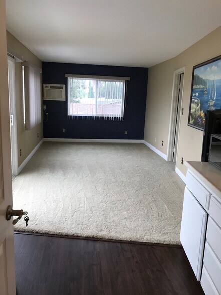 Building Photo - 8700 Rumson Dr