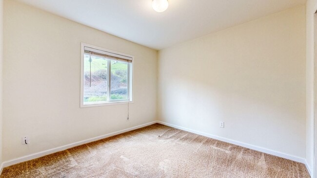 Building Photo - Gated 2 bedroom 1 bath at Pochini Family Farm!