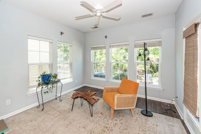 Building Photo - 3 Bedroom 2.5 Bath Single Family Home in W...