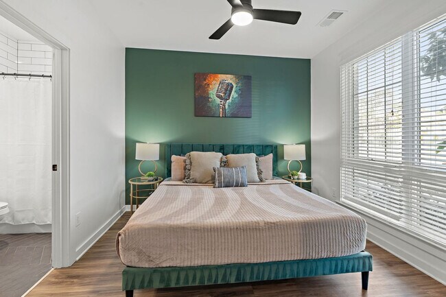 Building Photo - 738 Douglas Ave