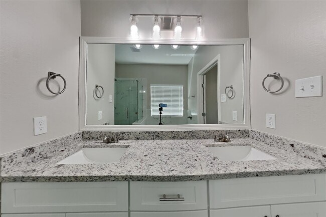 Building Photo - 8618 Cedar Walk Dr