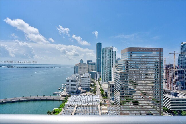 Building Photo - 495 Brickell Ave