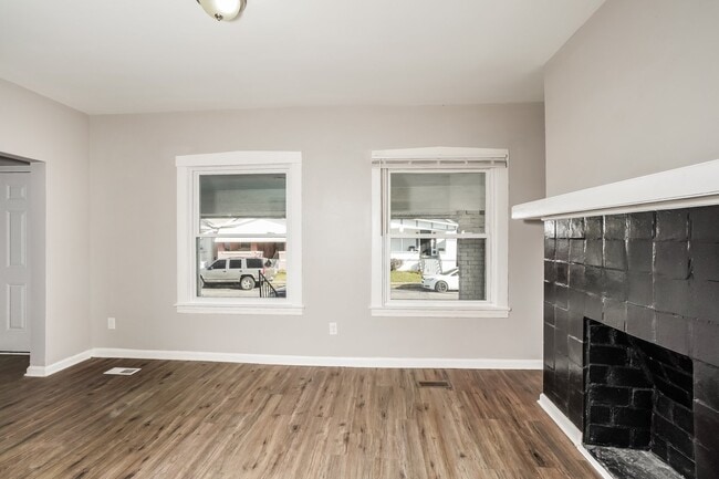 Building Photo - 810 Sutcliffe Ave