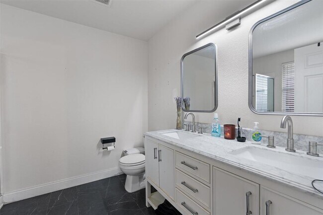 Building Photo - 208 Banner Ave