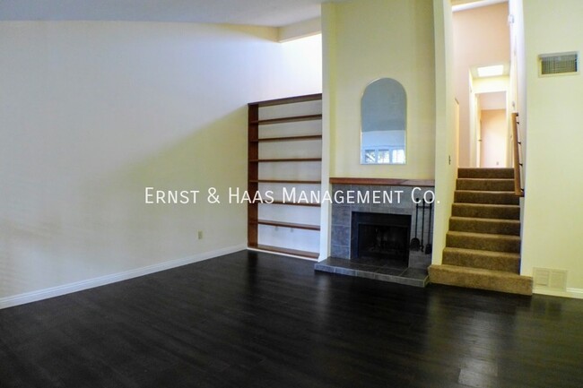 Building Photo - Beautiful Tri-Level Townhome in Virginia C...