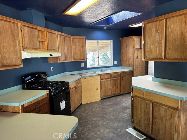 Building Photo - 14435 Skyway