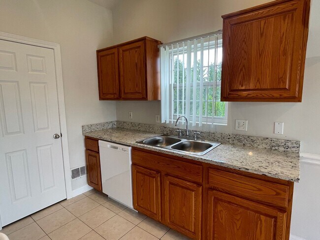 Building Photo - 8210 W Annsbury Cir