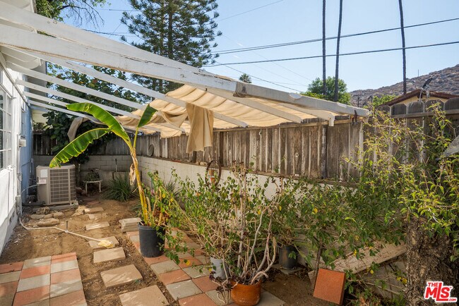Building Photo - 6739 Garces Ave