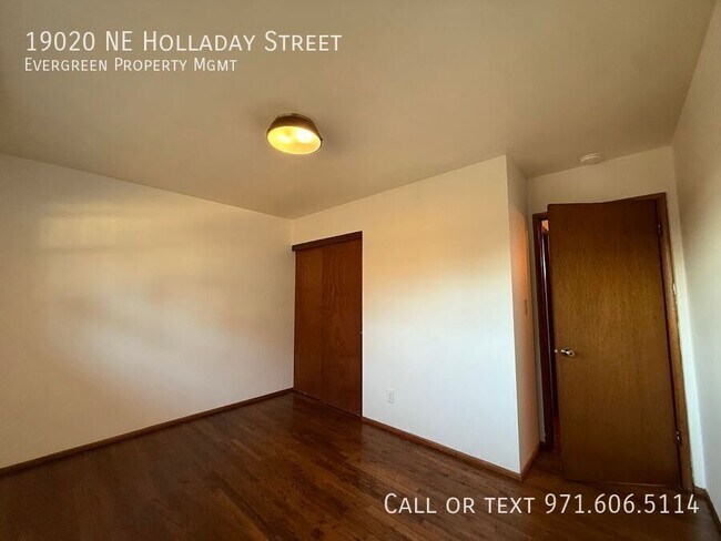 Building Photo - 19020 NE Holladay St