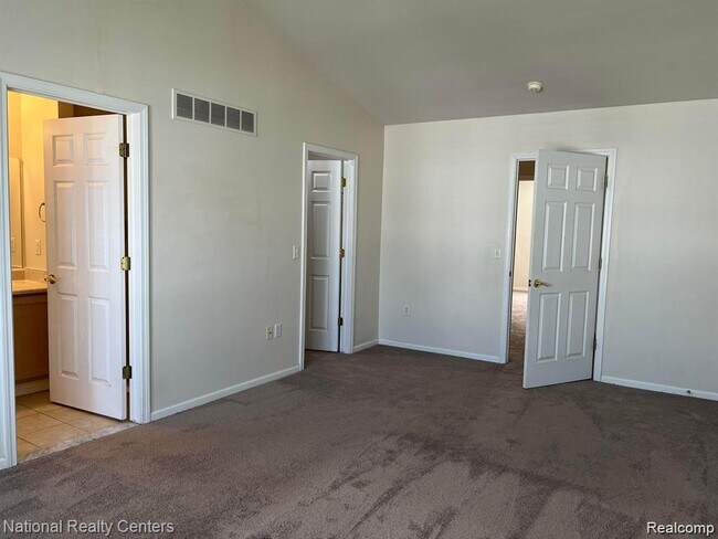 Building Photo - 41827 Yeats Dr