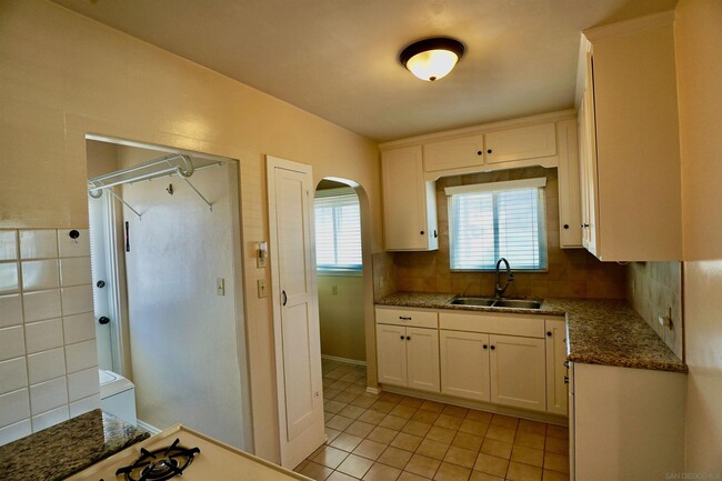 Building Photo - 2444 Curlew St