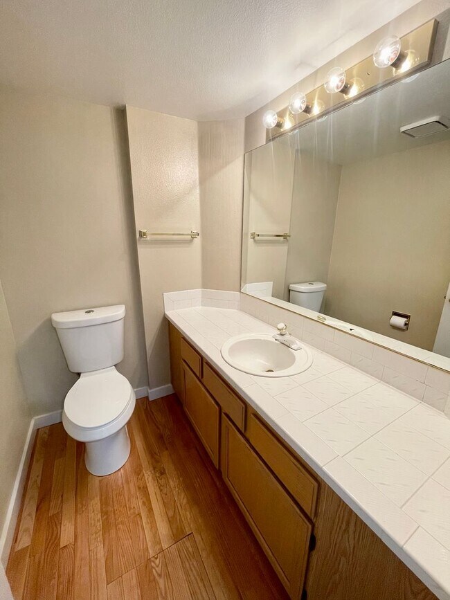 Building Photo - Kenmore Townhouse at Canterbury