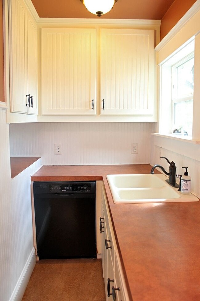 Building Photo - 5002 SE 97th Ave