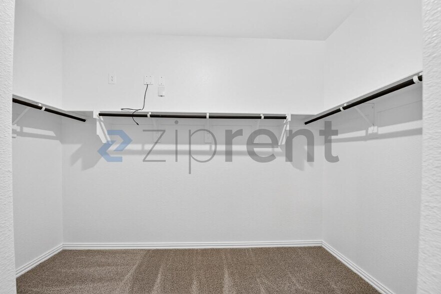 Building Photo - Unit