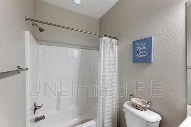Building Photo - 1380 Warbler Wy
