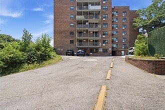 Building Photo - 671 Bronx River Rd