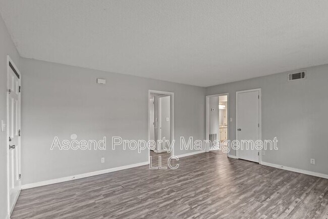 Building Photo - 1803 Bailey Ave