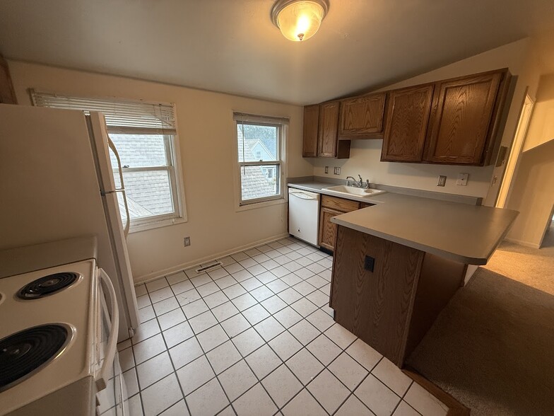 Primary Photo - 309 W Doty St