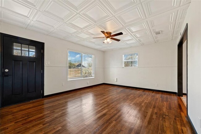 Building Photo - 6915 Providence Ave