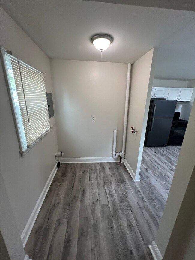 Building Photo - Beautiful 3 Bedroom 1 Bathroom Home