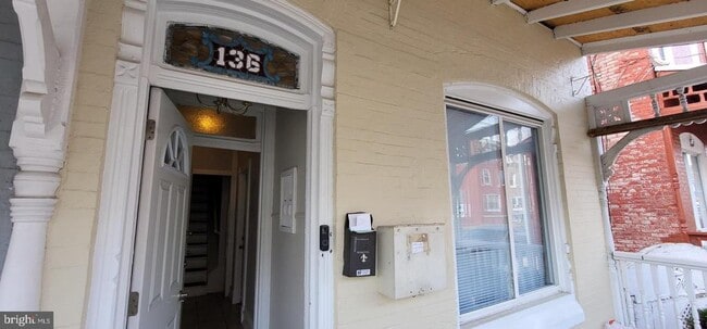 Building Photo - 136 Elm St