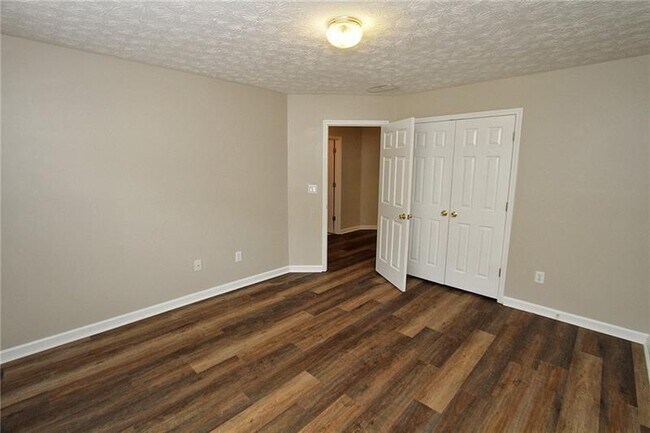 Building Photo - 1490 Creek Pointe Cir