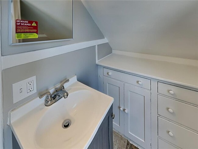 Building Photo - 4042 Clinton Ave