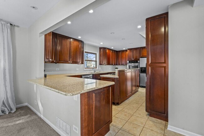 Building Photo - Updated 2-Story Home in Desirable Deerpath Subdivision - Available Immediately.