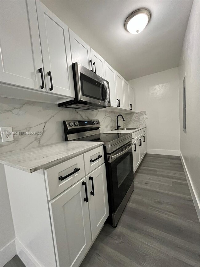 Building Photo - 1999 NW 2nd St