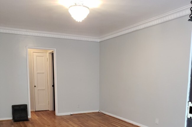 Building Photo - 127 N Clark Dr