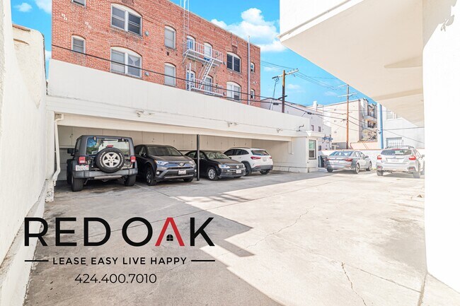 Building Photo - 637 Cloverdale Ave