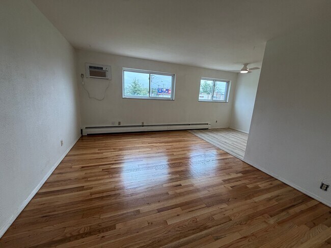 Building Photo - 4789 Ridge Ave
