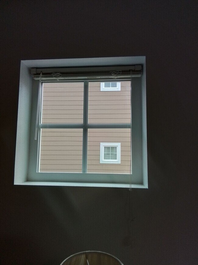 Building Photo - Great location, nice condo FRESH PAINT NOW AND NEW WINDOWS !