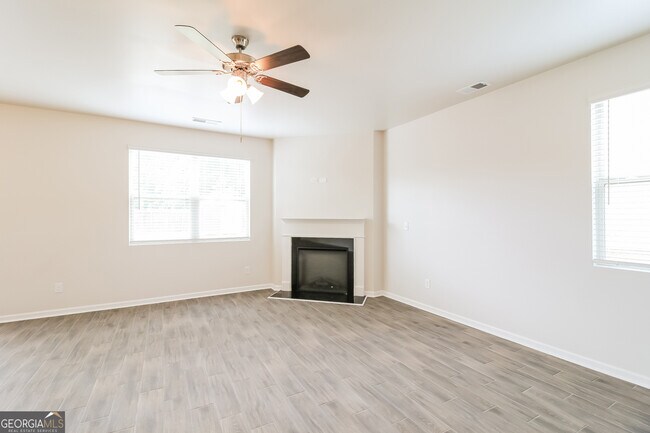 Building Photo - 60 Ella Dr