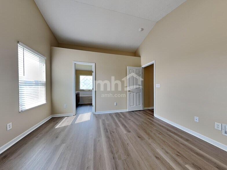 Building Photo - 4558 Randall Dr