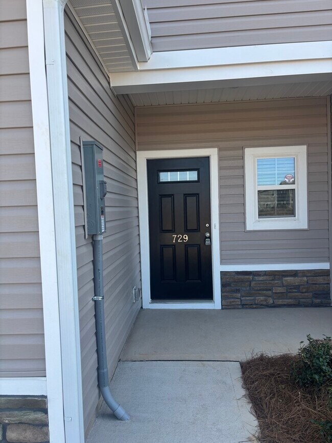 Primary Photo - SPacious 3 bedroom 2 1/2 bath home