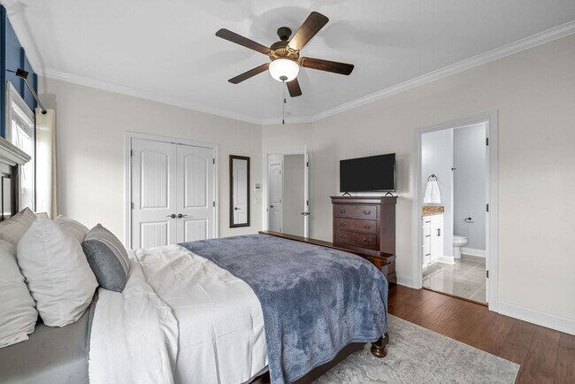 Building Photo - Pet Friendly Four Bedroom with Bonus!